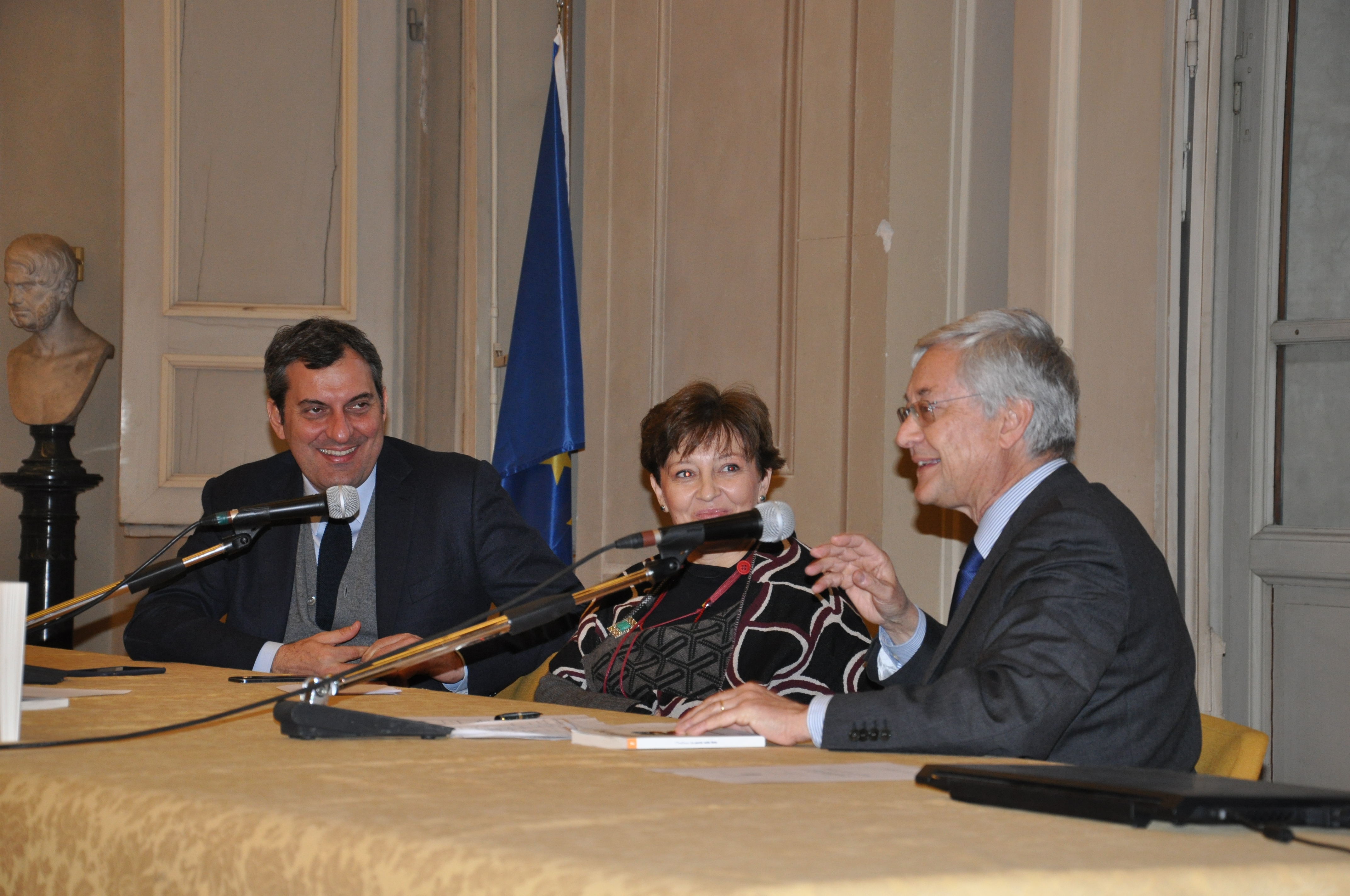 Il presidente Claudio Marazzini con Claudia Arletti e Mario Calabresi
