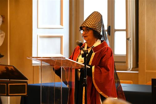 Raffaella Setti: Il mascheraio Leandro Falcinelli descrive le sue creazioni al Principe Leopoldo de' Medici