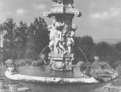 La vasca della fontana di Ercole e Anteo