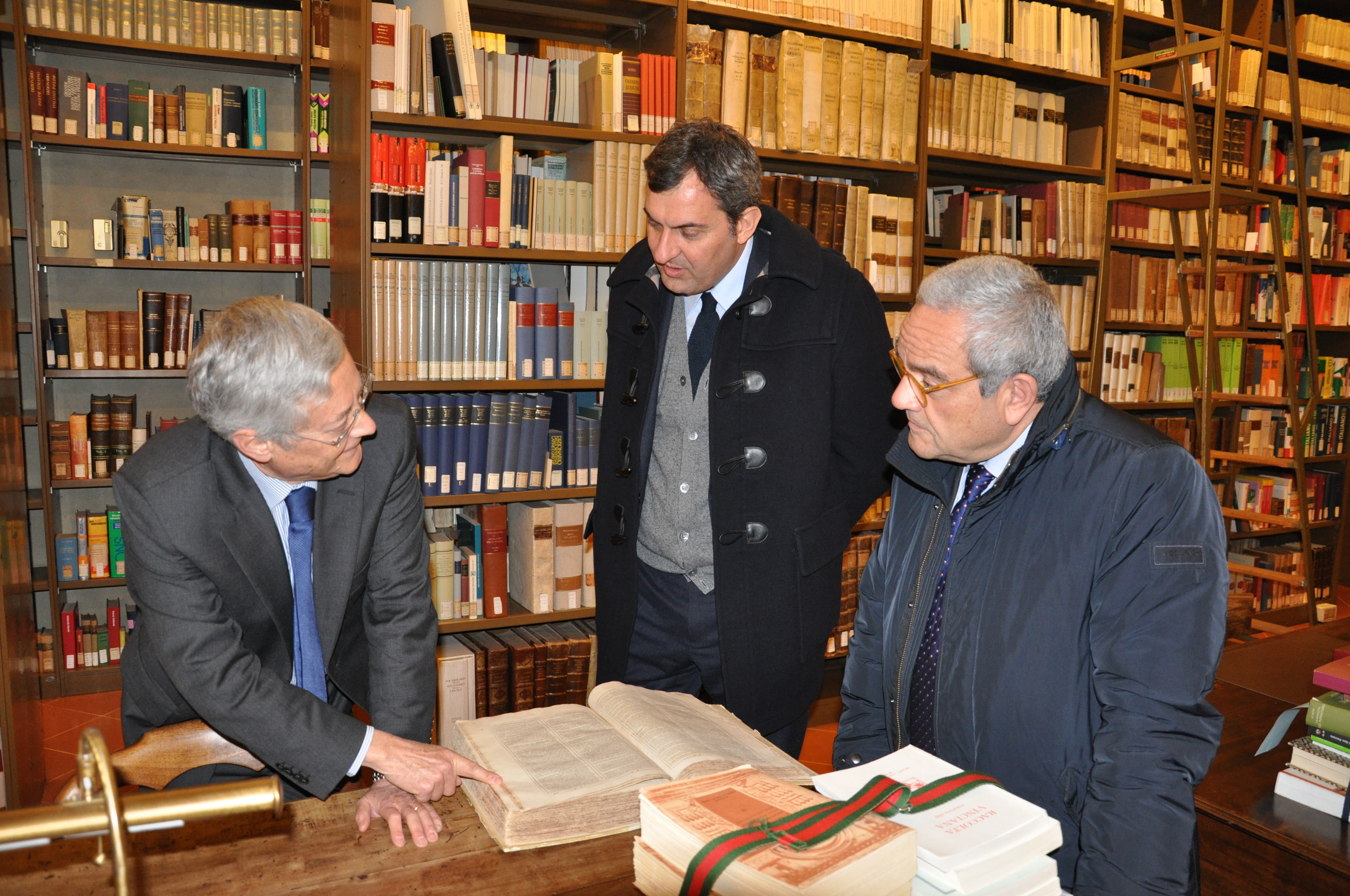 Il presidente Claudio Marazzini con Mario Calabresi e Sandro Bertuccelli